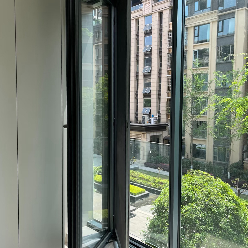 Ventana abatible interior